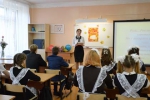 Подсказка: Наведите курсор на правую или левую сторону картинки, для просмотра следующего или предыдущего изображения.Вы просматриваете изображения из статьи:Школьная пораСкачать картинку - Угличская газета