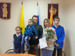 Семье Барсукова Дмитрия и Барсуковой Анастасии вручено свидетельство о праве получения социальной выплаты