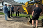 Решаются вопросы по горячему водоснабжению и установке остановочных комплексов